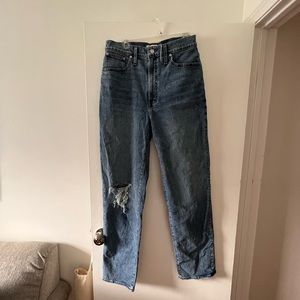 Madewell the tall perfect vintage straight jean in kingsbury: knee rip edition!